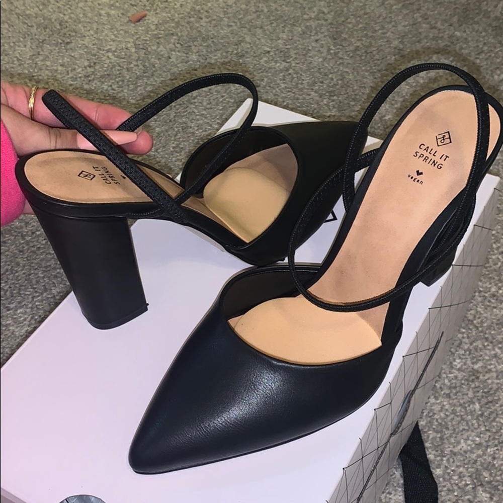 Black Pumps